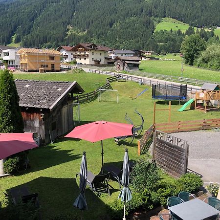 ホテル Alpenpension Elferblick ノイシュティフト・イム・シュトゥーバイタール エクステリア 写真