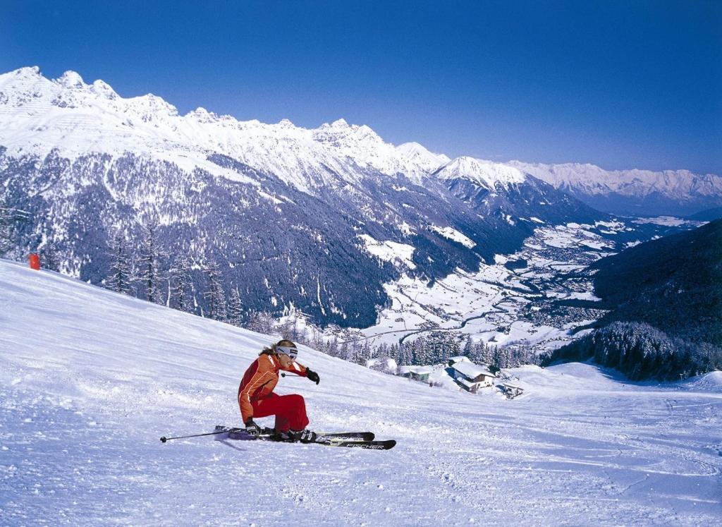 ホテル Alpenpension Elferblick ノイシュティフト・イム・シュトゥーバイタール エクステリア 写真