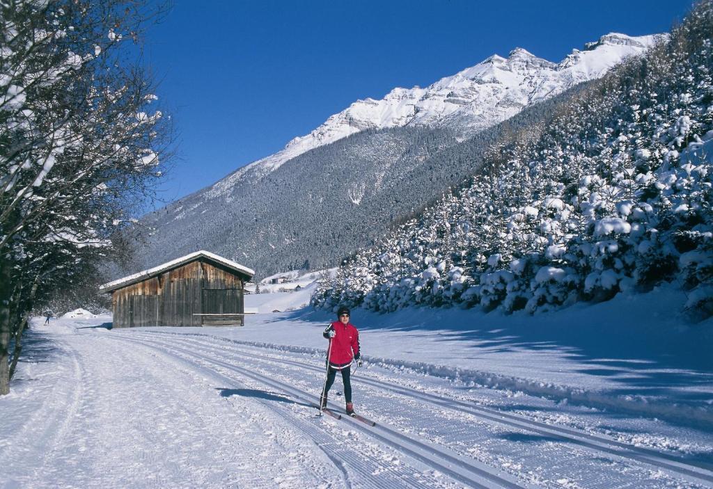 ホテル Alpenpension Elferblick ノイシュティフト・イム・シュトゥーバイタール エクステリア 写真